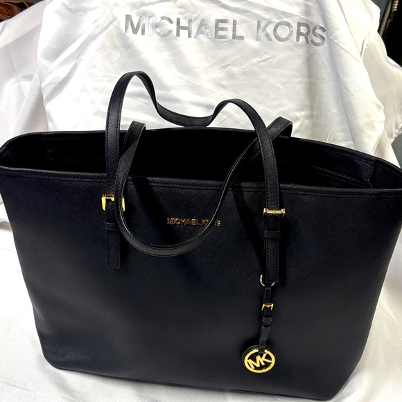Michael Kors Handbags - Michael Kors Elegant Black Tote/Laptop Bag